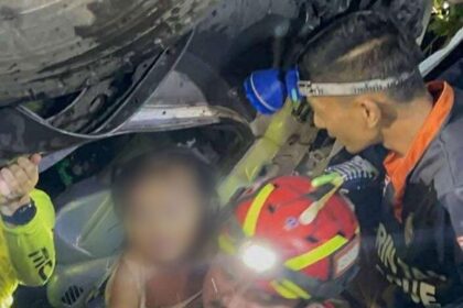 Baby Girl Rescued After Freight Truck Crashes on hwy 118 in Chiang Rai