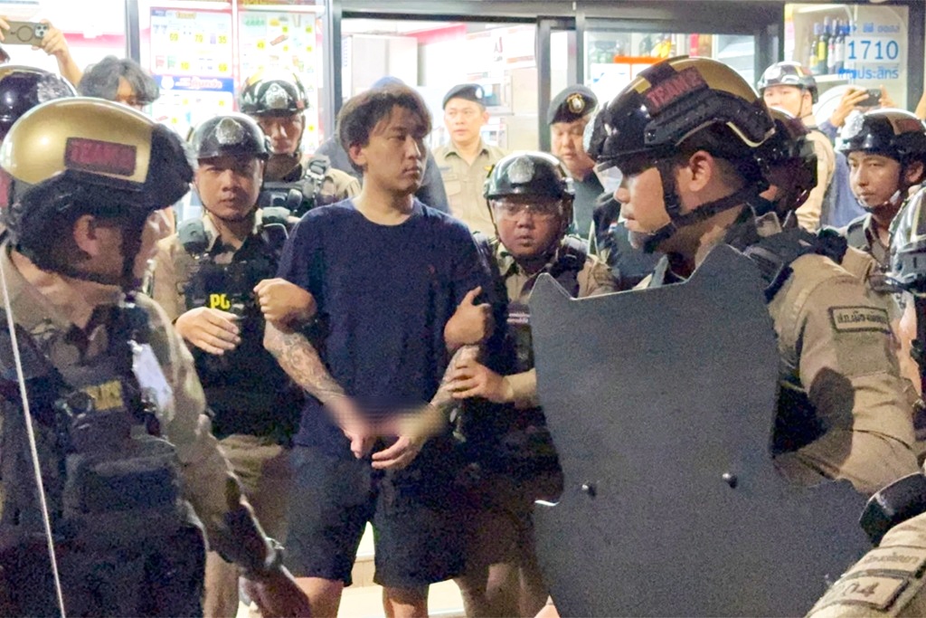 Chinese Man, 35 Arrested in Pattaya After an Armed Standoff with Police