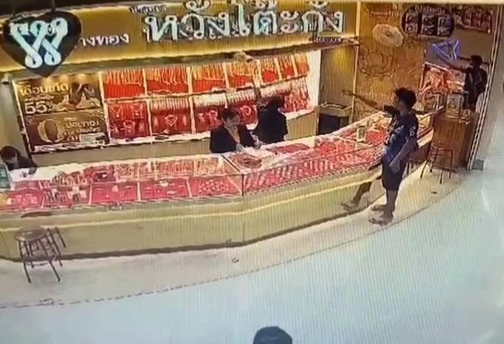 Theifs Plan to Rob Gold Jewellery Shop Goes Terribly Wrong