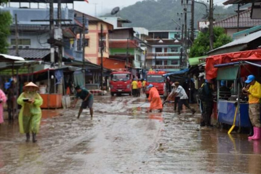 Mae Sai Chiang Rai Holds Big Cleaning Day After Recent Flooding