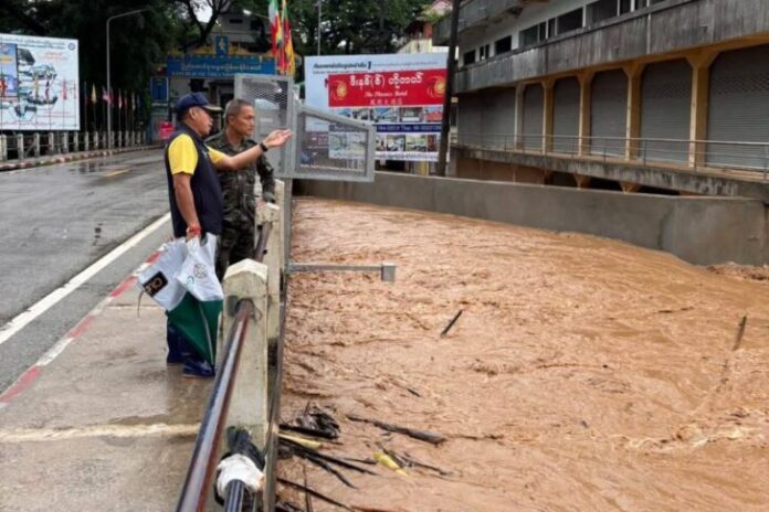 Heavy Rain Triggers Flooding in Chiang Rai, Authorities Urge Caution