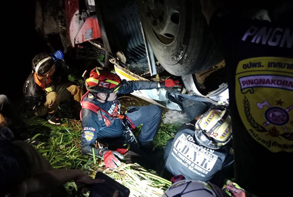 Freight Truck Crash Chiang Rai-chiamg mai highway