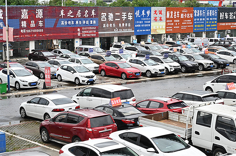 Oversupply in China’s Car Market Puts Economy at Risk