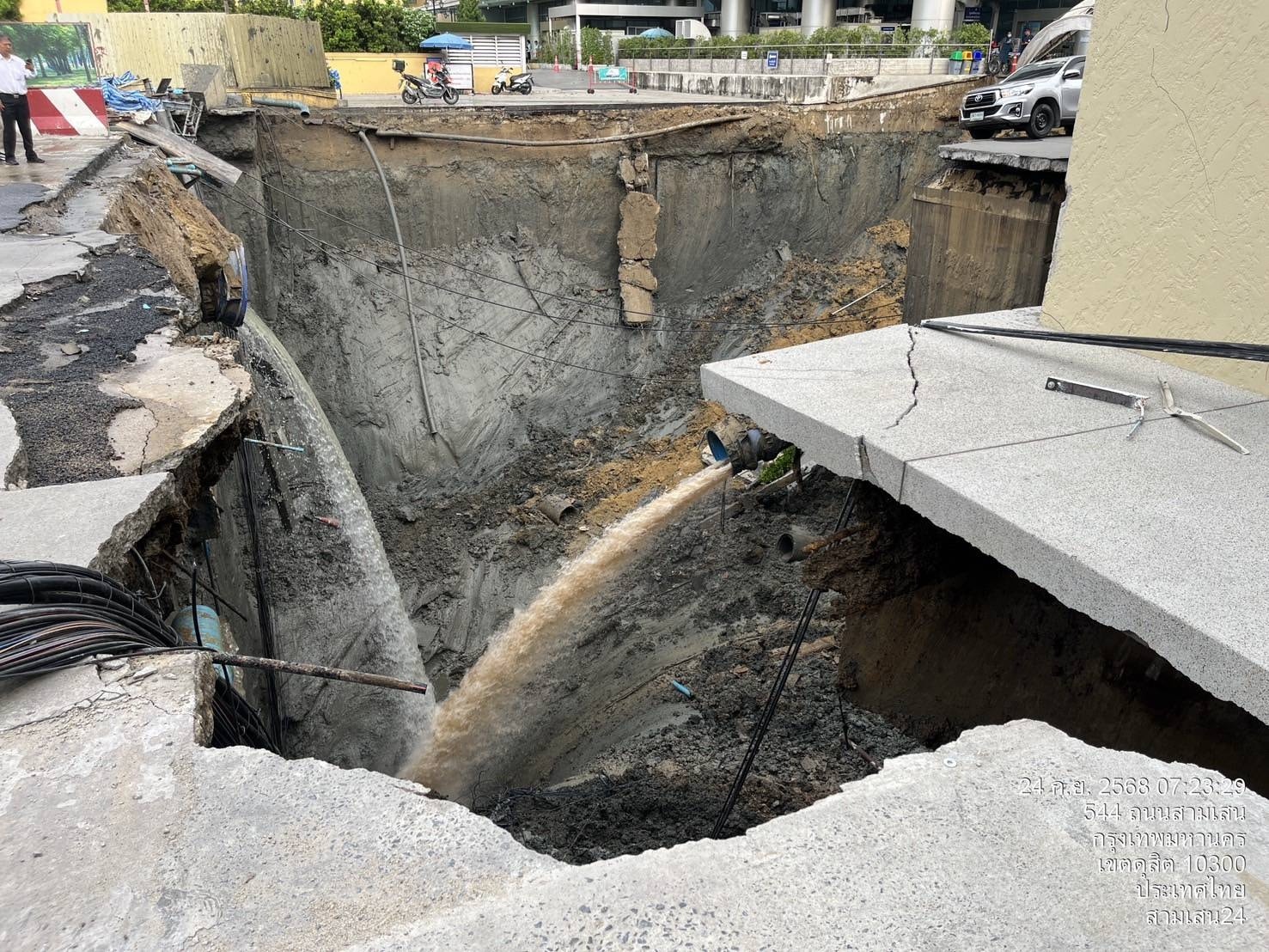 Massive Sinkhole Swallows Samsen Road in Bangkok: Vajira Hospital and Police Station