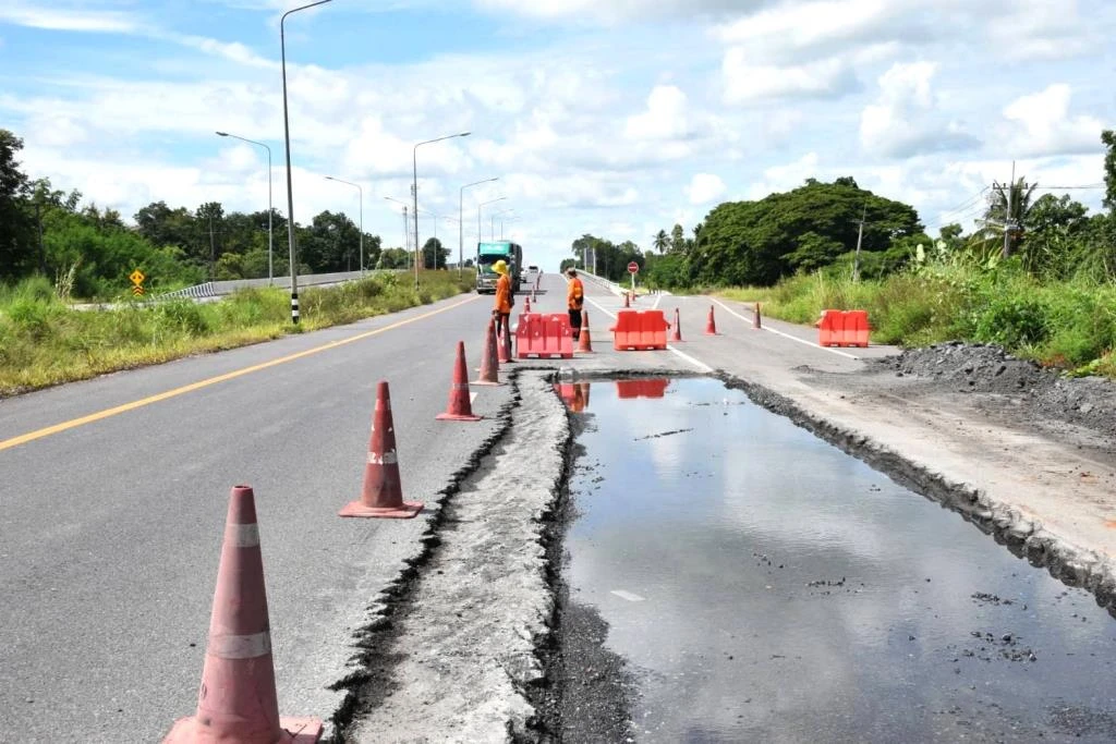 1.4 Biliion Baht Highway Falls Apart 