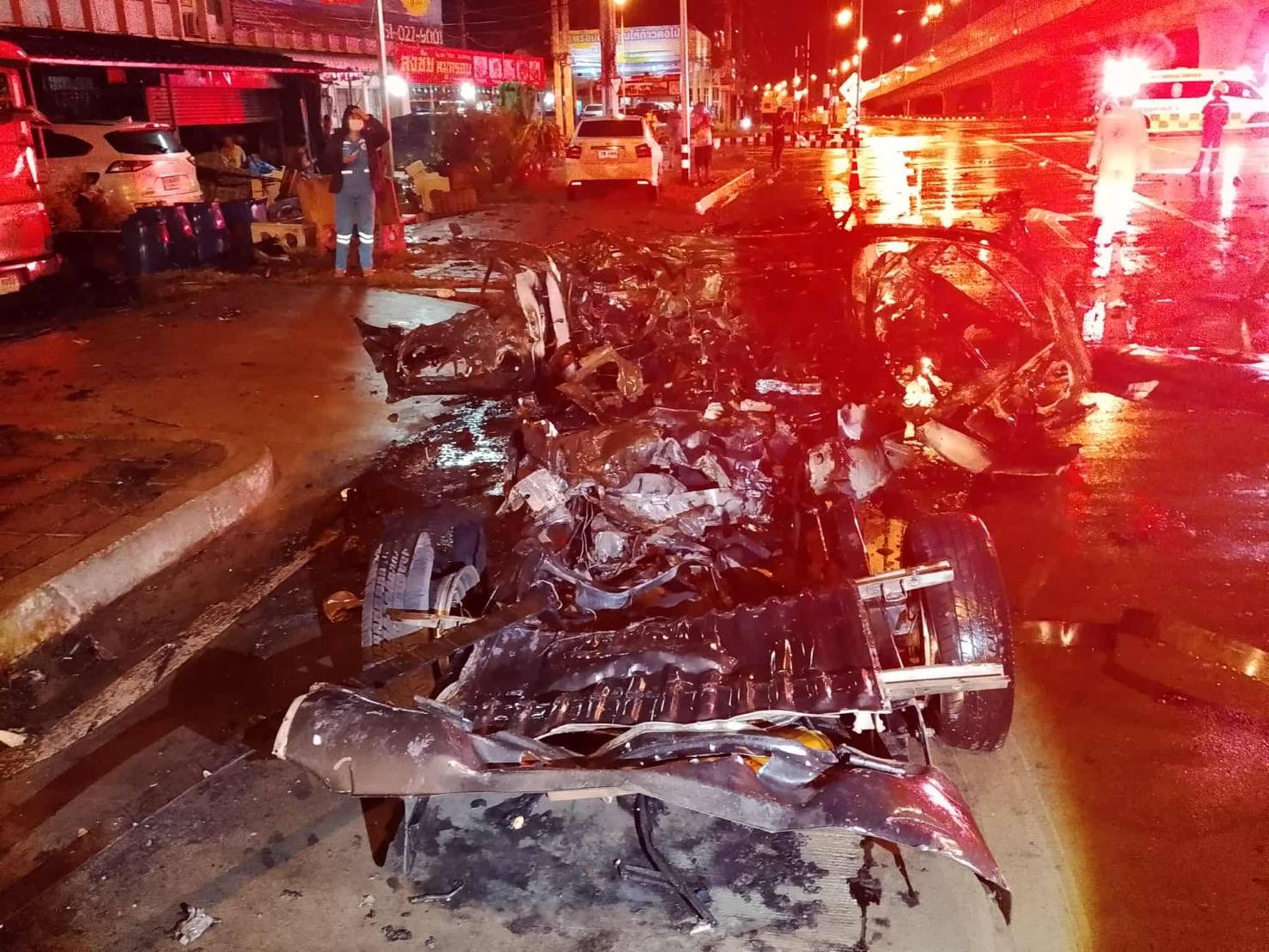 Mitsubishi Pickup Transporting Fireworks Explodes