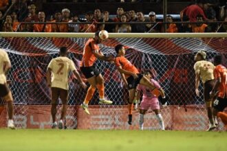 Buriram United Edge Out Chiangrai United in Thrilling 2-1 Victory