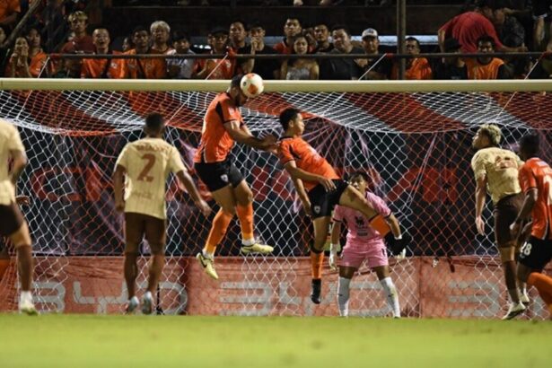 Buriram United Edge Out Chiangrai United in Thrilling 2-1 Victory