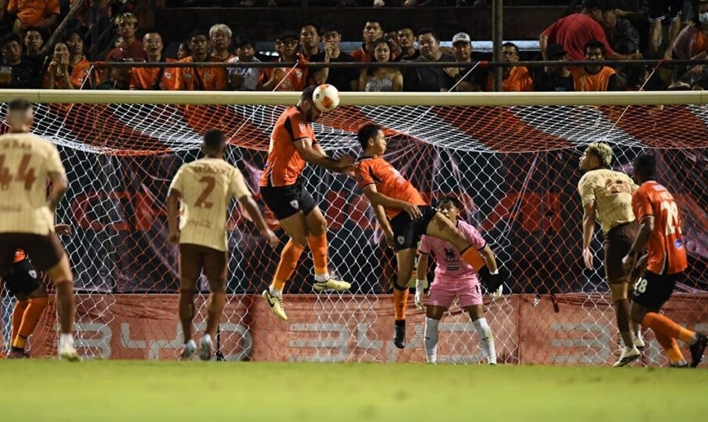 Buriram United Edge Out Chiangrai United in Thrilling 2-1 Victory