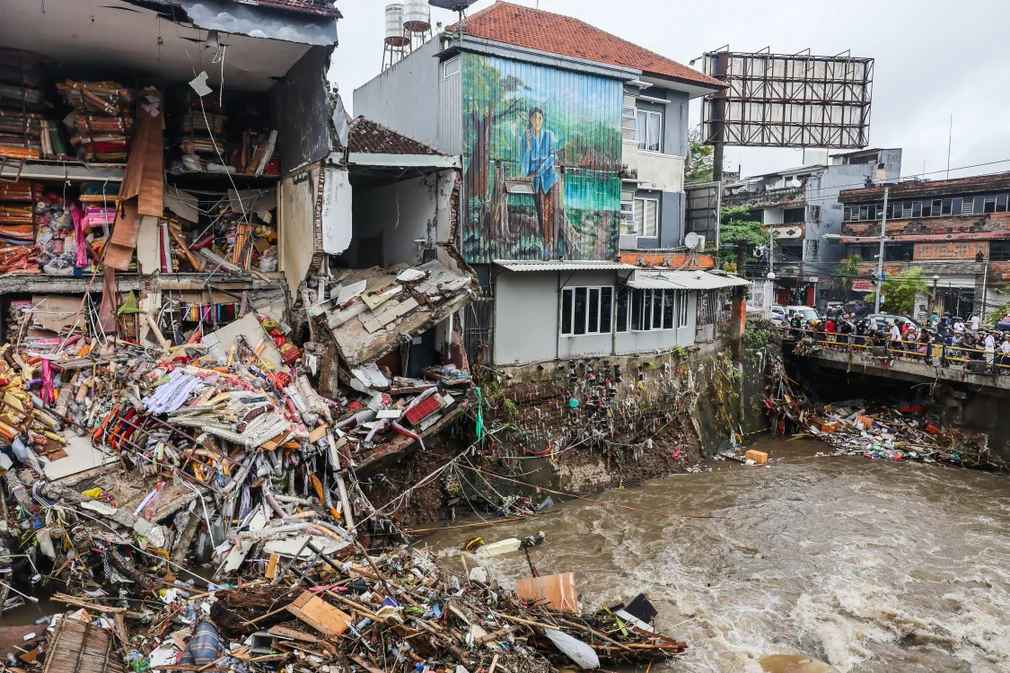 Buildings Collapse
