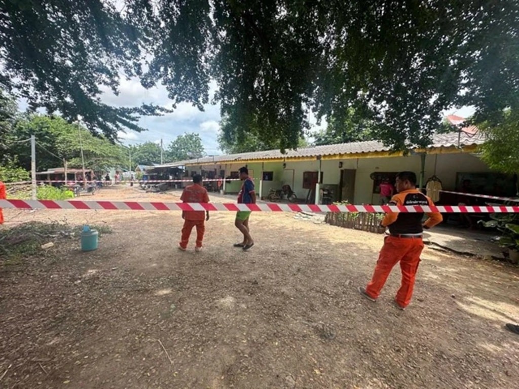 Husband Shoots His Wife, Then Himself in Front of Daughter