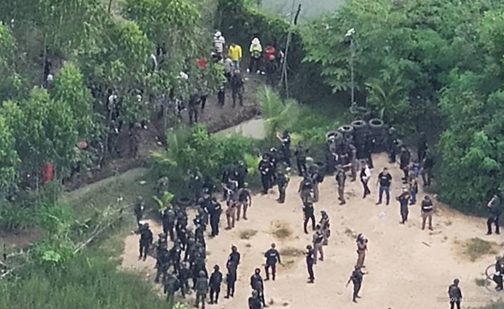 Thailand's Riot Police Fire Tear Gas and Rubber Bullets at Cambodian Protesters 