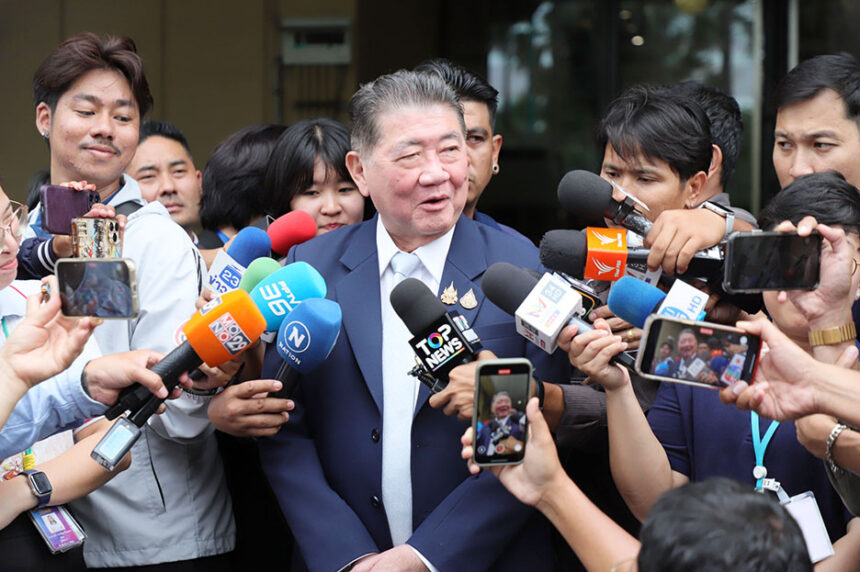 Pheu Thai Pushes for House Dissolution