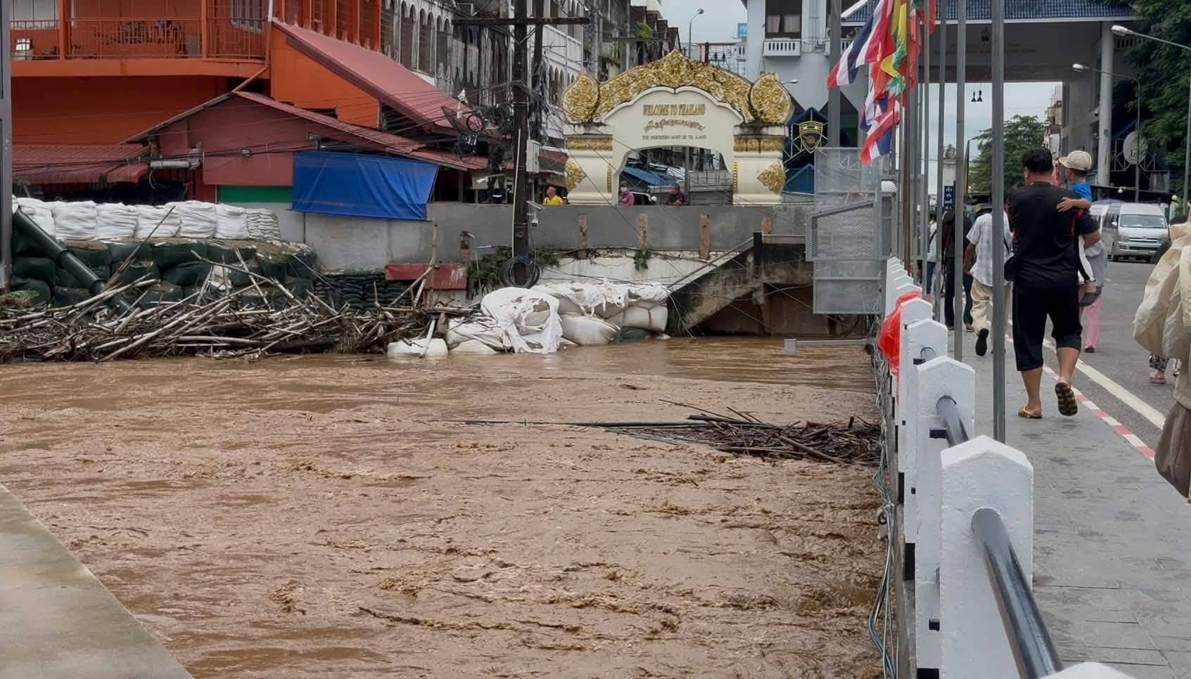 Sai River Chiang Rai Mae Sai