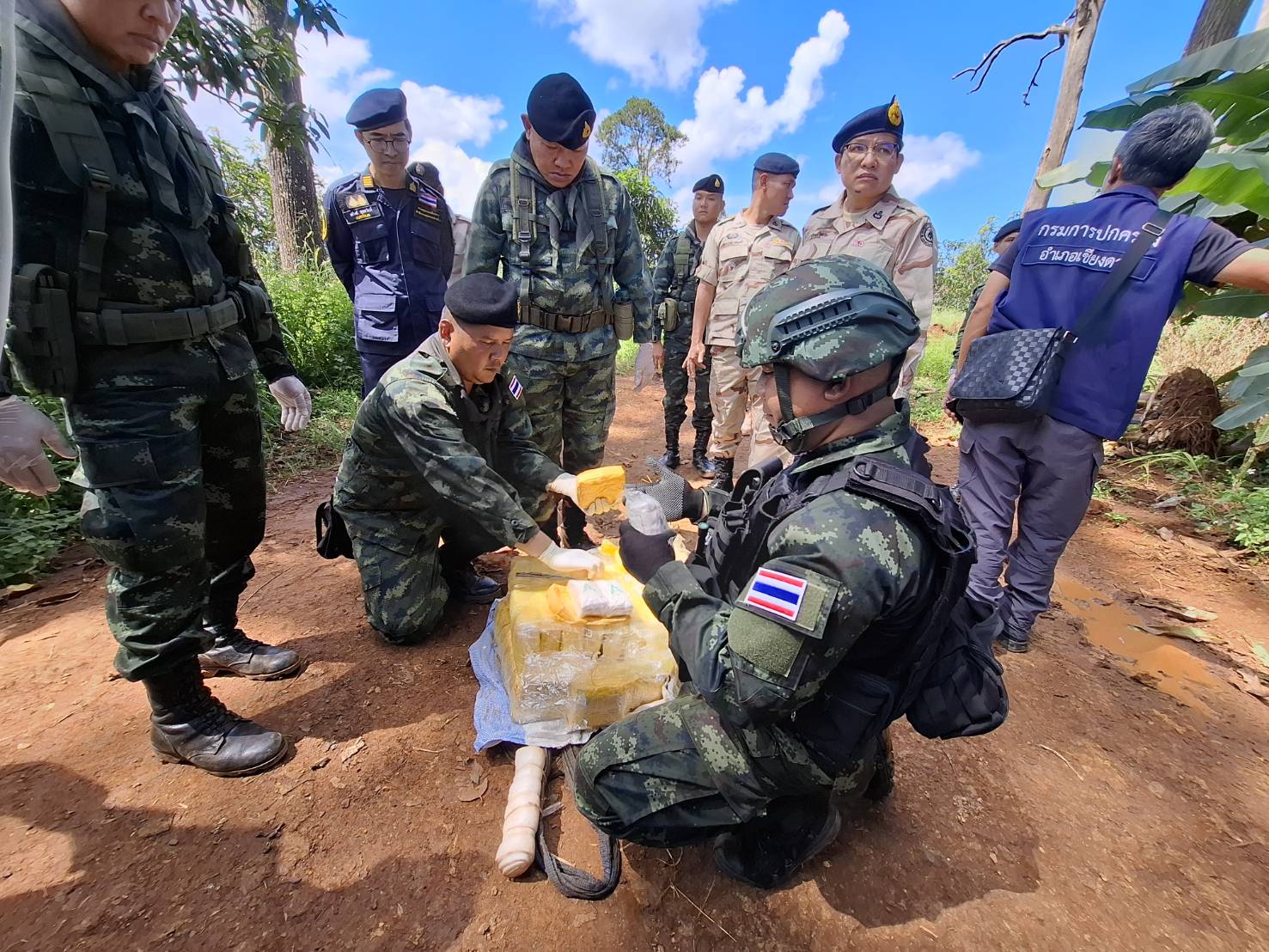 Soldier in Chiang Mai Shoot and Kill Drug Runner