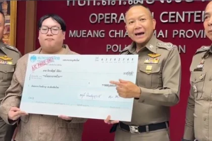 Chiang Mai Police Return Money to Teacher