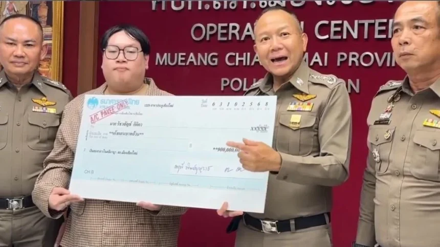 Chiang Mai Police Return Money to Teacher