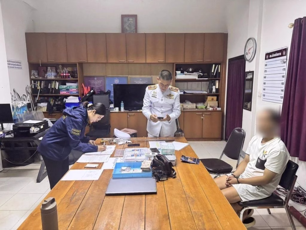 Chiang Rai Police Arrest Chinese National With Over 2000 ATM Cards