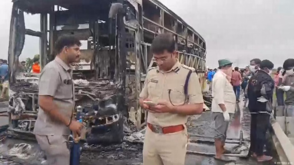 India bus fire kills 20