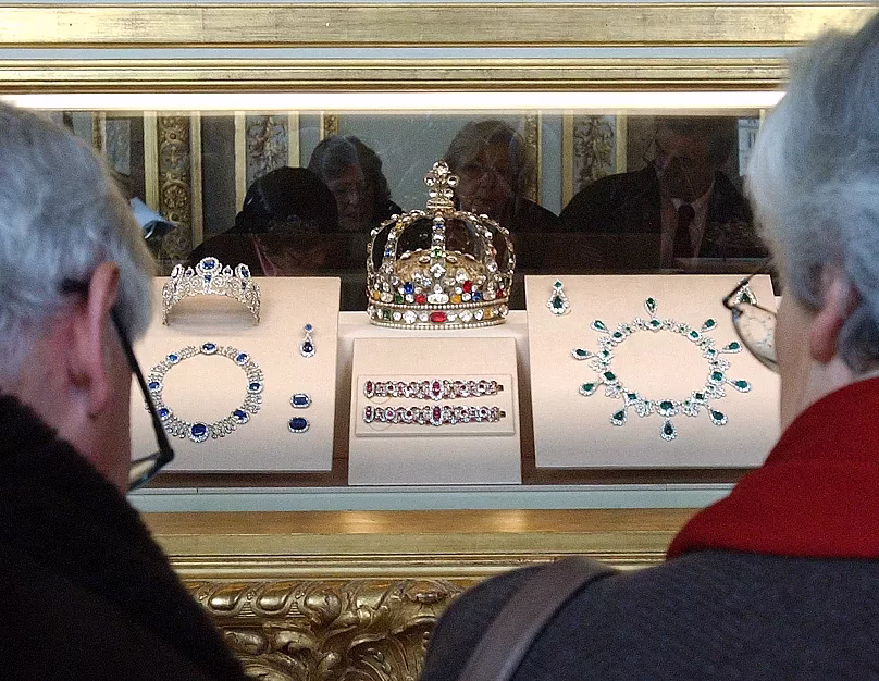 the louvre robbery