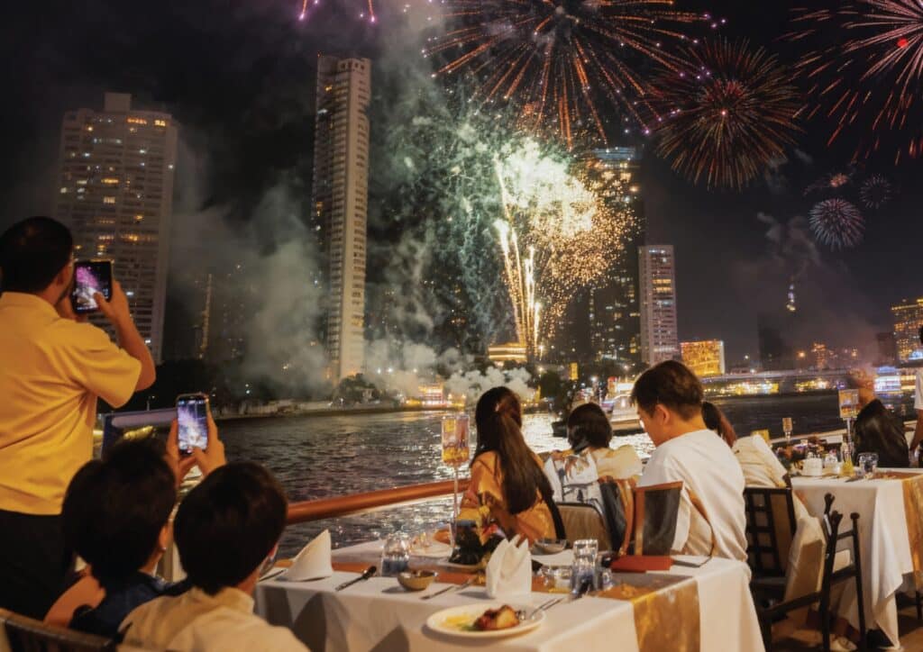  Loy Krathong By the Chao Phraya River