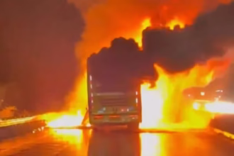 India bus fire kills 20