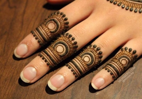 Simple leafy tips and dots on finger tops only