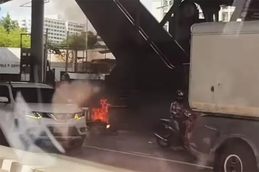 bangkok-man-sets-himself-on-fire