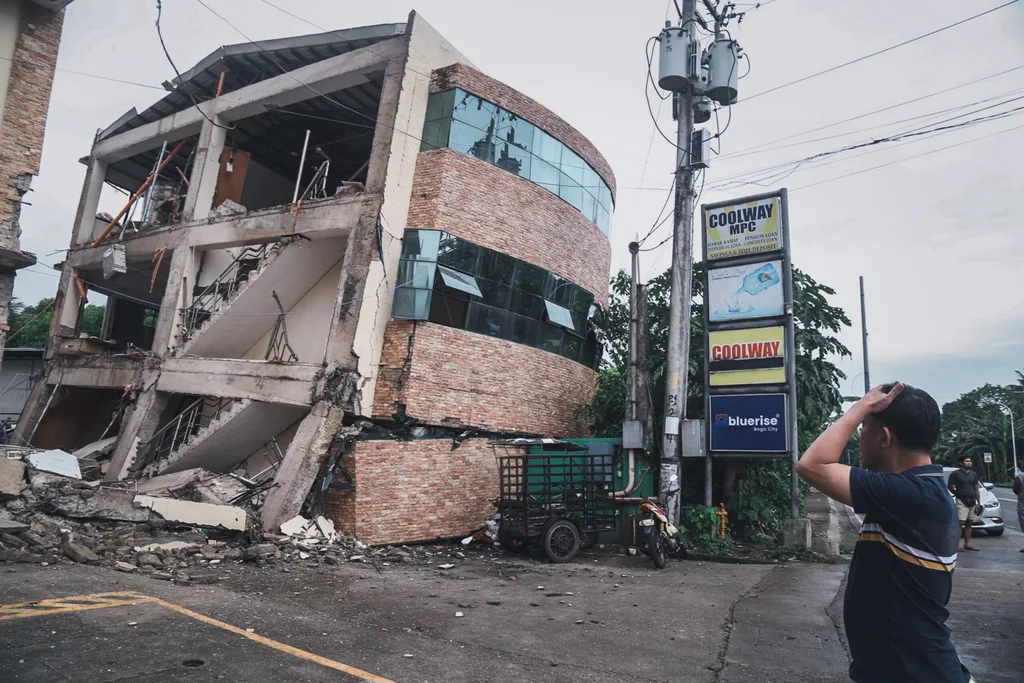 Cebu Philippines Still in a Crisis 5 Days After Deadly 6.9 Earthquake