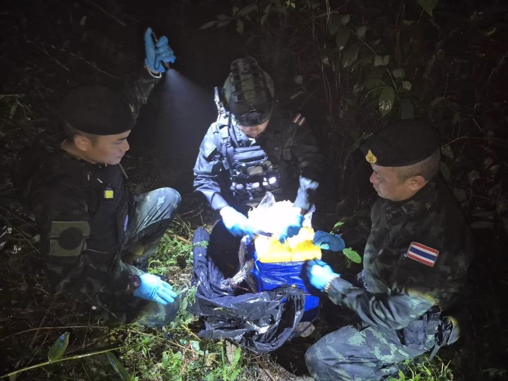 Pha Muang Force Clashes With Drug Runners Seizes 2.4 Million Meth Pills 