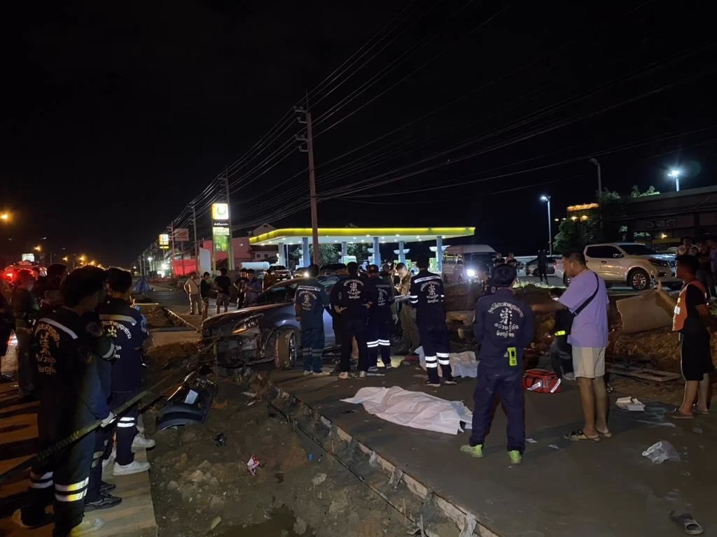 Racing Pickups Crash Killing 3