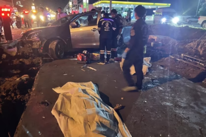 Racing Pickups Crash Killing 3