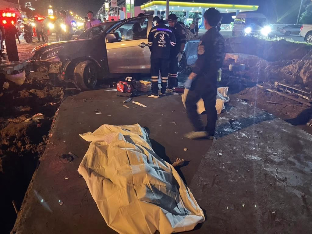 Racing Pickups Crash Killing 3