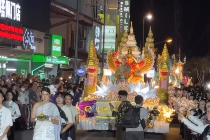 Tens of Thousands Attend the Grand Krathong Parade in Chiang Mai