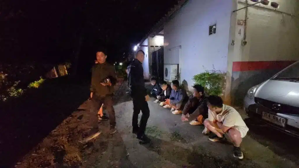 Police Arrest 5 Chinese Scammers