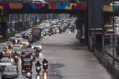 Mumbai Rains News Waterlogging Updates, Local Train Delays, Road Diversions, Flight Status