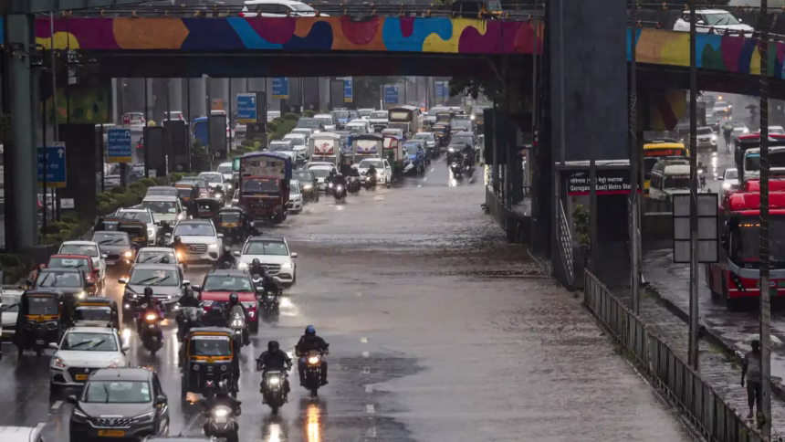 Mumbai Rains News Waterlogging Updates, Local Train Delays, Road Diversions, Flight Status