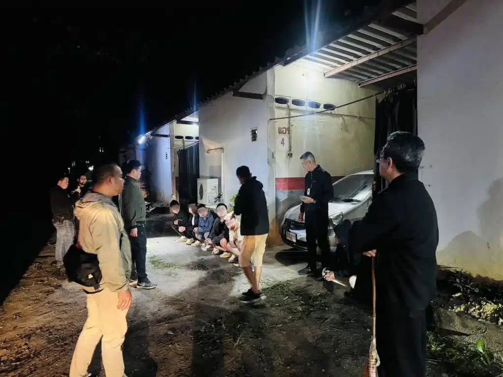 Police Arrest 5 Chinese Scammers