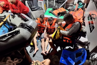 Royal Thai Navy Rescuse Russian Tourists