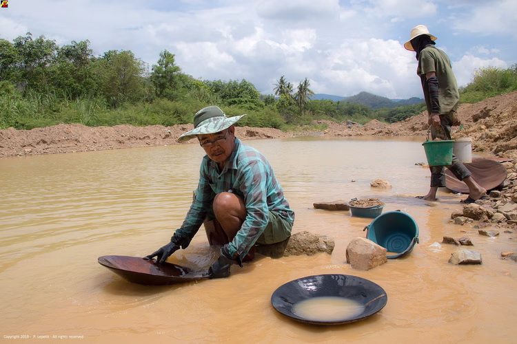 Gold Panning in Chiang Rai