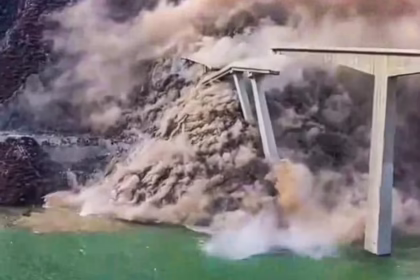 Hongqi Bridge in Sichuan China Collapses