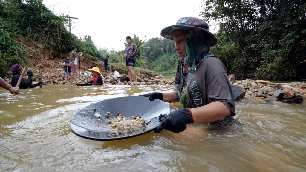 Gold Panning in Chiang Rai