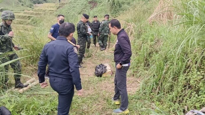Soldiers Seize drugs in Chiang Rai