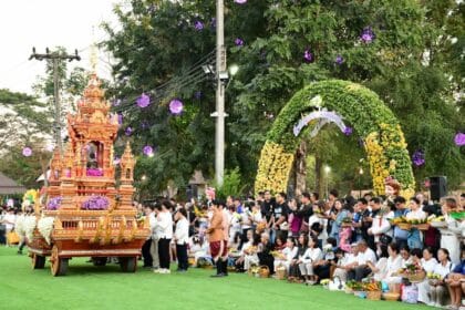 Chiang Rai Hold the "Tak Bat Dok Mai" Flower Alms Merit Ceremony