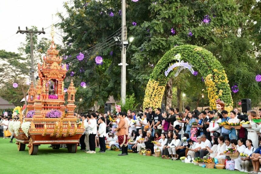 Chiang Rai Hold the "Tak Bat Dok Mai" Flower Alms Merit Ceremony