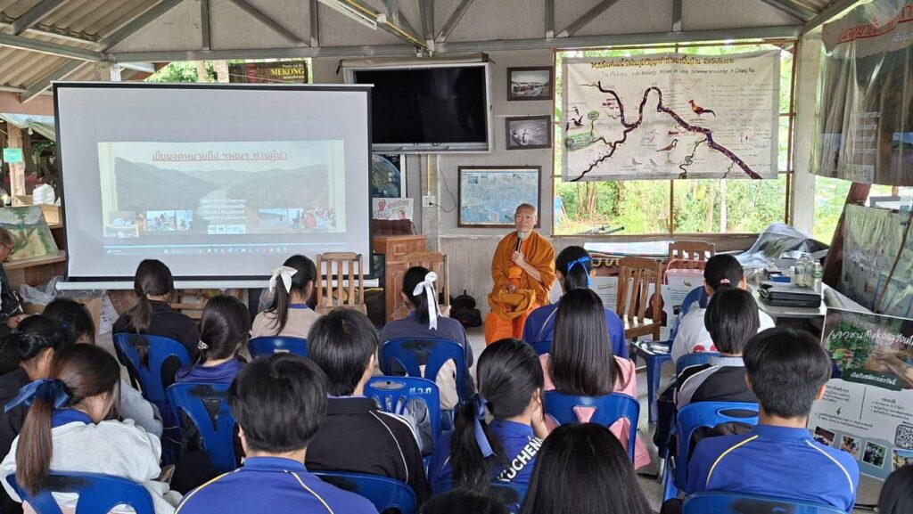 Chiang Rai Student Send 3,000 Letters to World Leaders