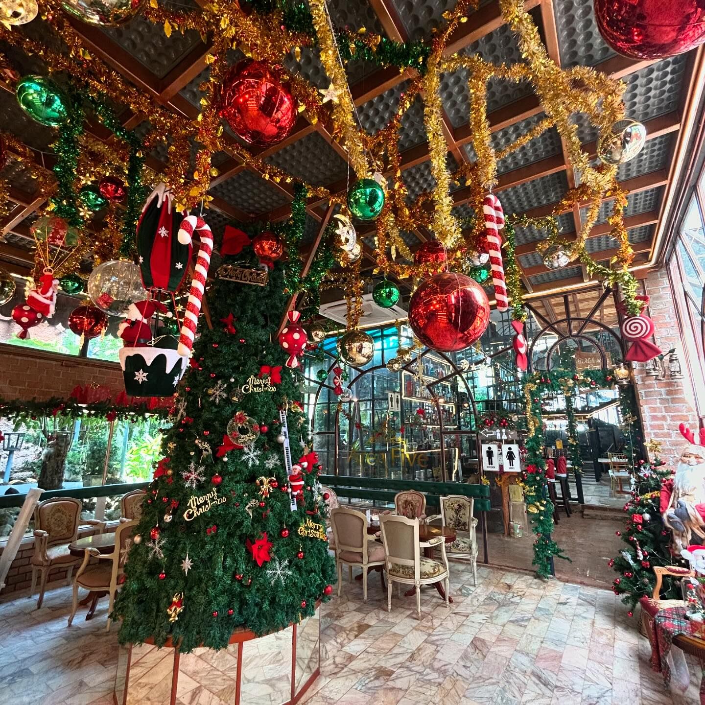 4 Best Christmas Cafes in Chiang Rai 2025 Cozy Lights by the Kok River