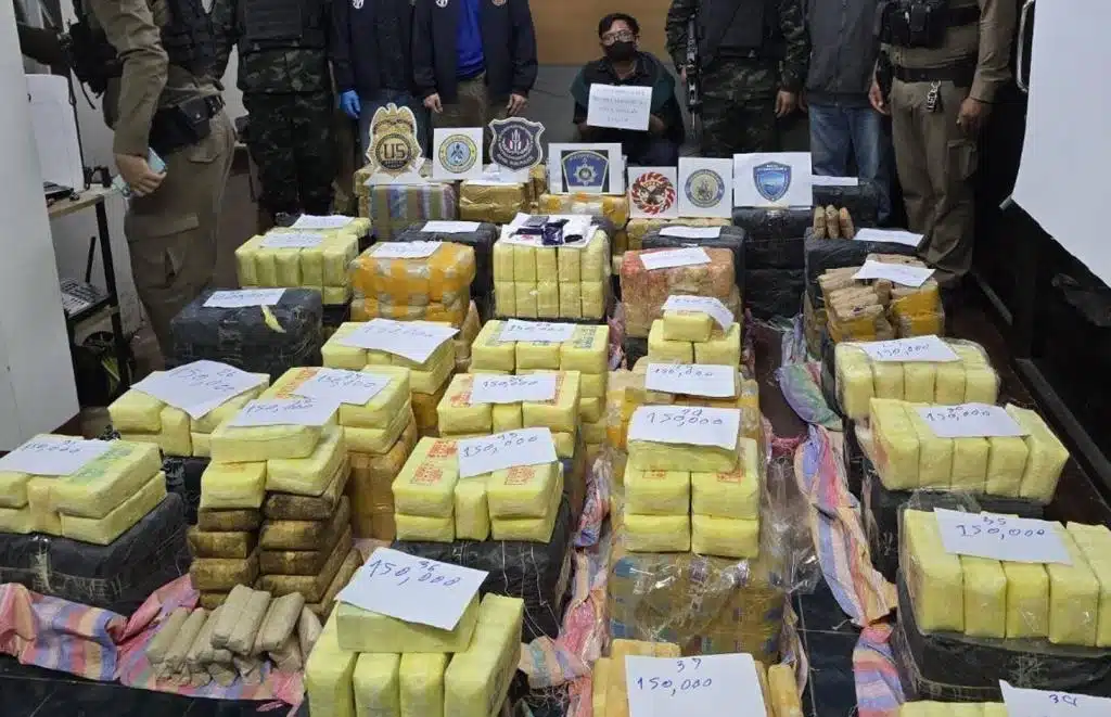 Chiang Rai Police Arrest Drug Runner at Big-C With 8 Million Meth Pills