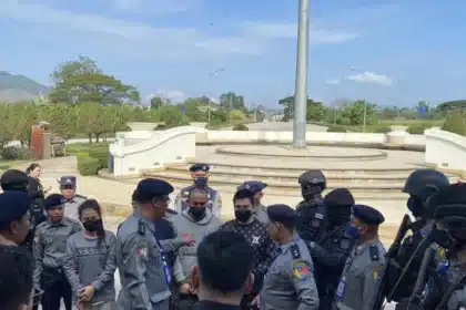 ONCB Officials Take Custody of 4 Fugitives at the Chiang Rai Border