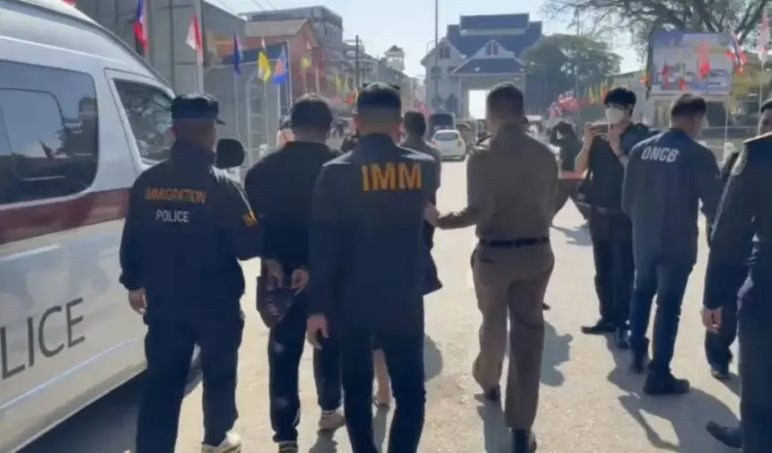 Chiang Rai Immigration Takes Custody of Prisoners from Myanmar